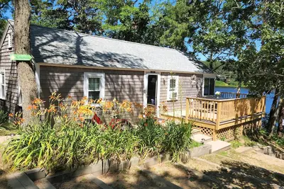 Image de Waterfront Cottage on Private Pond minutes from the Ocean and Bay