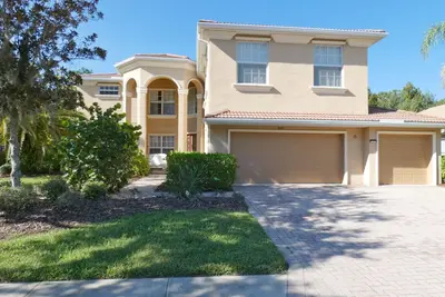 Image de 8119 Luxury big family vacation home on golf course