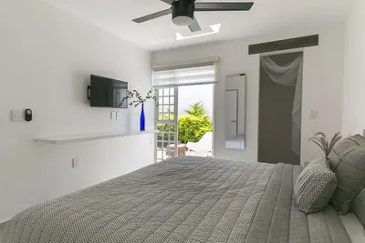 Image de New modern house at the city financial district