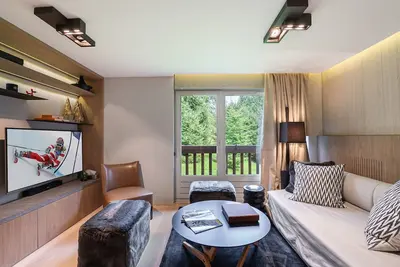 Image de Charmant studio rénové, à 10 min du centre de Megève, piscine, tennis, aire de jeux, parking inclus