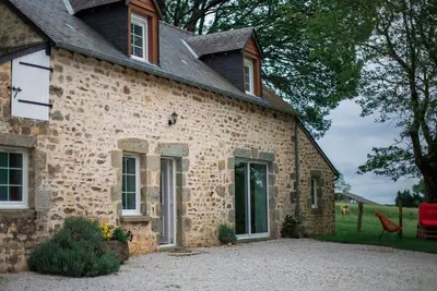 Image de Gîte de charme rénové avec cheminée, terrasse et proche randonnées - Capacité 13 pers.
