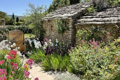 Image de Charming Rustic Stone House with Pool in Idyllic Rural Setting near Mt Ventoux.