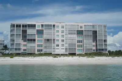 Image de Barefoot Beach Club, North Naples, Fl - Available for Full Month of May 2026