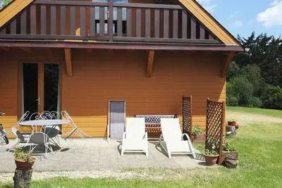 Image de Maison en bois avec jardin, idéal randonnée, fibre haut débit, équipements bébé près du Mans et Tours