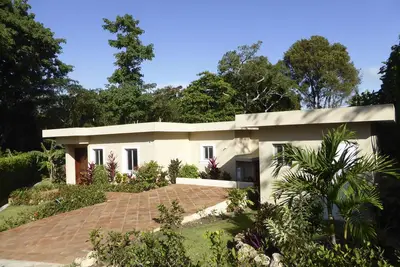 Image de Villa intime avec piscine privée offrant une grande confidentialité, Bus gratuit To Town