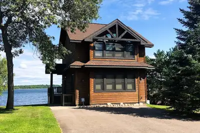 Image de Bay Lake Cabin w/200ft of Lakefront, fun deck, private dock + woodfire sauna!