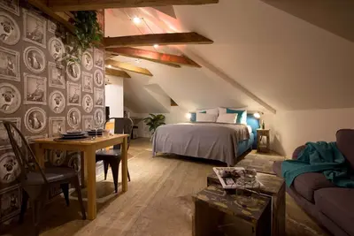 Image de Romantic Old Town Luxury Attic Apartment - Parking Nearby
