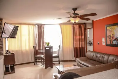 Image de 2 Bedroom Hot tub security Ac Lleras area