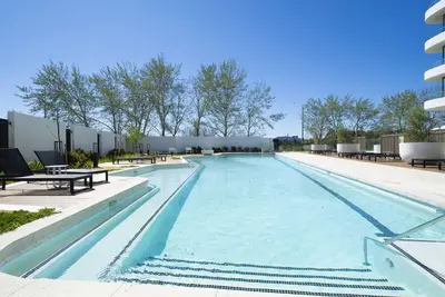 Image de Modern 1-Bed Apartment With Parking, Pool and Gym