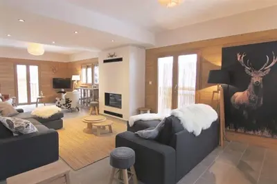 Image de Le Chalet, a 12 person chalet with sauna, hot tub and you can ski from the door