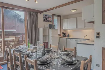 Image de Les Michailles 510 is a light, centrally located apartment for 8 (+2) people