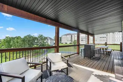 Image de Breathtaking Home! *In Town*Fire-Pits* Indoor Pool*Yard Games*Golf View*