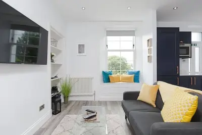 Image de Modern, stylish one bedroom apartment in the centre of Dollar