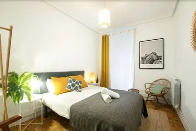 Image de Spacious, Modern and right at Zurriola Beach