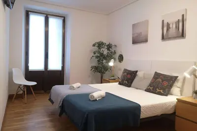 Image de Spacious and central apartment at the foot of La Concha Beach