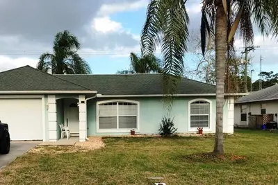 Image de Nice 3 bedroom, 2 bath single family vacation home with a 2 car garage.