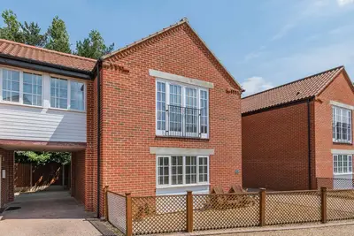 Image de 26 Burtons Mill, family friendly, with a garden in Stalham