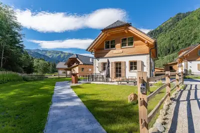 Image de Chalet avec sauna, bain à remous et jardin clos