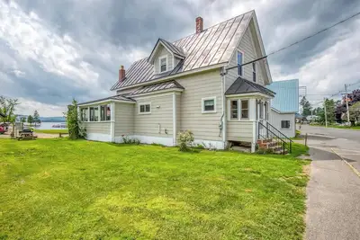 Image de 🐾Lakeview on Main - Located in the village of Rangeley with water views! Dog Friendly
