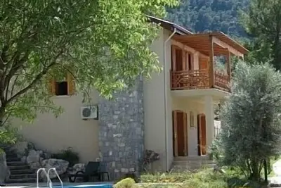 Spacieuse villa de luxe avec piscine près de la côte Turquoise avec des vues spectaculaires