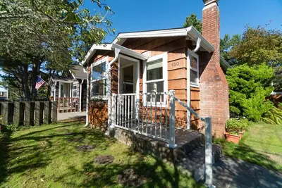 Image de Pet Friendly Beach Cottage One Block to the Beach and Seaside Promenade