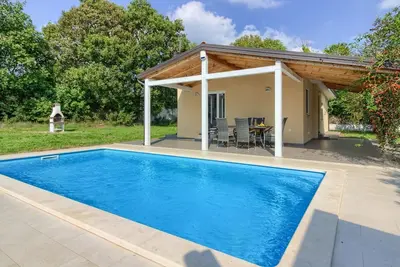 Image de Maison de vacances Pula pour 1 - 6 personnes avec 3 chambres à coucher - Maison de vacances