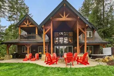 Image de Perfect Retreat for multiple families! On the Golf Course | Hot Tub and more!
