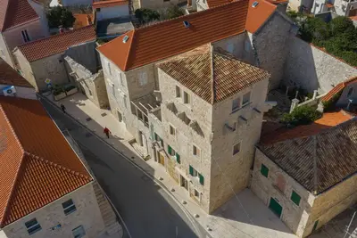Image de Isolated Vacation House \"Kaštil\", Pučišća, Brač