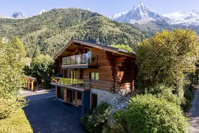 Image de Chalet des Cimes est une location de vacances de luxe à Chamonix avec 4 chambres