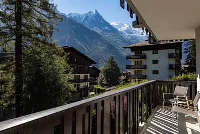 Image de L’appartement Le Brévent est la location idéale à Chamonix, face à la télécabine du Brévent