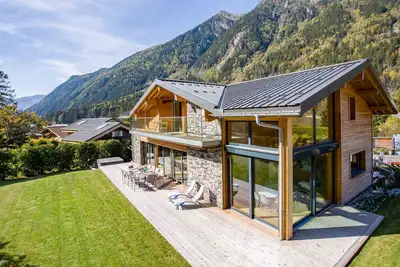 Image de Les 5 luxueuses ​chambres et 4 salles de bains du Chalet Montana garantissent un séjour parfait au