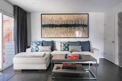 Image de High-Spec Opulent Townhouse in Oak Lawn