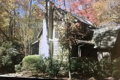 Image de Central! Charming and Luxurious Privacy with 2 Master Beds - Close to Everything