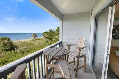 Image de Bay Breezes Condo with Pickleball, Pools, Waterfront Views, and Ideal Location!