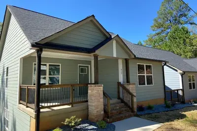 Image de ***** Marvel escape to quaint downtown Waxhaw*****