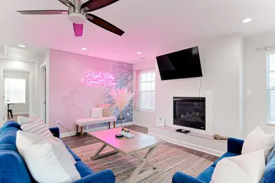 Image de Spacious, Pet Friendly Whole House, 1 block from the Beach