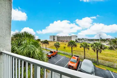 Image de Oceanfront Studio with Private Balcony, Shared Pool, Beach Access, & WiFi