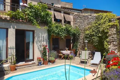 Image de Picturesque house in 17th century village, with privacy, pool and views