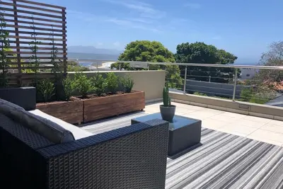Image de Cosmo Chic Holiday Rental walking distance to beaches, shops & restaurants