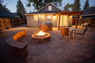 Image de Family Friendly Downtown Retreat-A/C Fire Pit