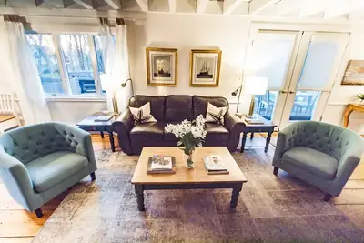 Image de Charming Saltbox near Town/Beach - Ac and Linens View calendar