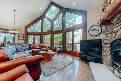 Image de Dog-friendly, lakefront dream home w/ an indoor sauna & private dock