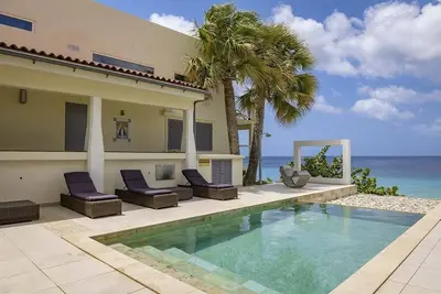 Image de Thebonairian Private