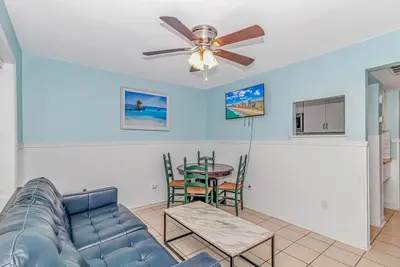 Image de 125 Atlantic Avenue Unit E - Pet Friendly! Walk To The Beach and Pier! 1br -1ba