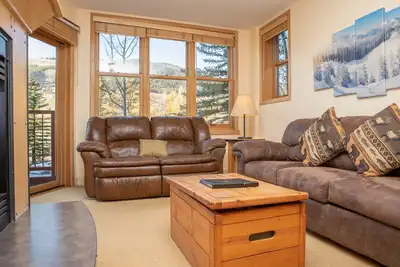 Image de 2 Minute Walk to the Gondola/Shared Hot Tub/Private Patio