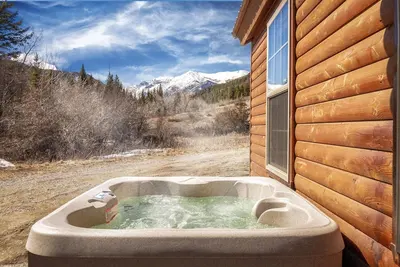 Image de Fisher Cabin - Cute Log Cabin with Private Creek in the Crazy Mountains!