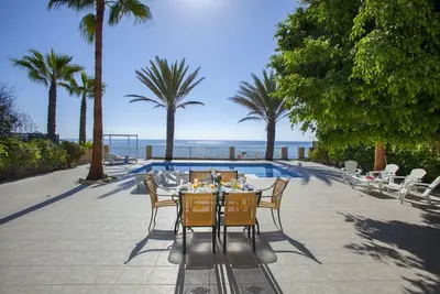 Image de Imagine Your Family Renting This Luxury Beachfront Villa, Larnaca Villa 1399