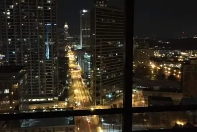 Image de Penthouse North -Le Meilleur / Bar None - Heart of Atlanta -Affordable Luxury! Pkg!