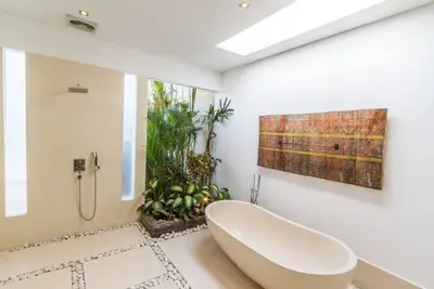 Image de Luxury 3-Bedroom Villa Near Seminyak Attractions, Bali Villa 1157