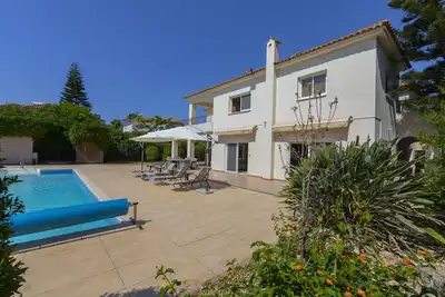Image de You and Your Family will love this Beachfront Villa, Larnaca Villa 1400